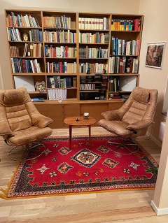 http://gbpsykoterapi.se/Kontakt/chairs.jpg